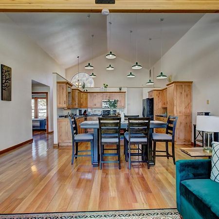 Twin Pines Cabin In Wilderness Ranch On Hwy 21, Amazing Views, 20 Ft Ceilings, Fully Fenced Yard, Pet Friendly, , Go Paddle Boarding At Lucky Peak, Or Snowshoeing In Idaho City And Take In The Hot Springs, Sleeps 10! 博伊西 外观 照片