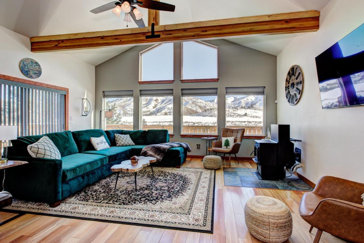 Twin Pines Cabin In Wilderness Ranch On Hwy 21, Amazing Views, 20 Ft Ceilings, Fully Fenced Yard, Pet Friendly, , Go Paddle Boarding At Lucky Peak, Or Snowshoeing In Idaho City And Take In The Hot Springs, Sleeps 10! 博伊西 外观 照片