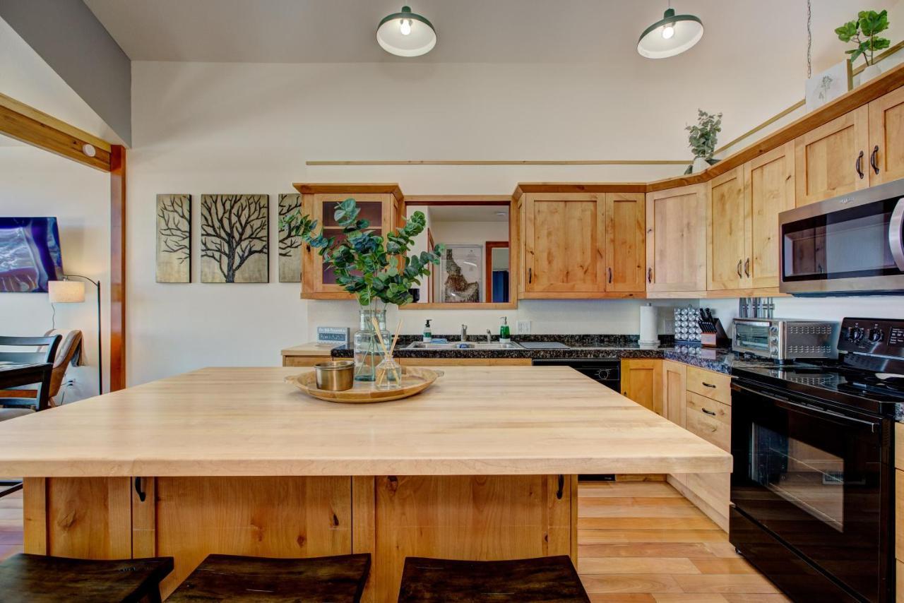 Twin Pines Cabin In Wilderness Ranch On Hwy 21, Amazing Views, 20 Ft Ceilings, Fully Fenced Yard, Pet Friendly, , Go Paddle Boarding At Lucky Peak, Or Snowshoeing In Idaho City And Take In The Hot Springs, Sleeps 10! 博伊西 外观 照片