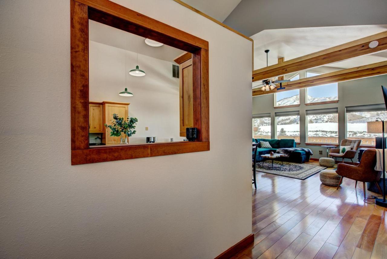 Twin Pines Cabin In Wilderness Ranch On Hwy 21, Amazing Views, 20 Ft Ceilings, Fully Fenced Yard, Pet Friendly, , Go Paddle Boarding At Lucky Peak, Or Snowshoeing In Idaho City And Take In The Hot Springs, Sleeps 10! 博伊西 外观 照片
