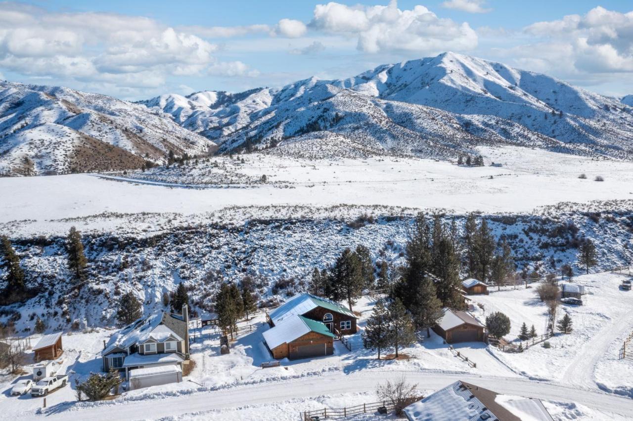 Twin Pines Cabin In Wilderness Ranch On Hwy 21, Amazing Views, 20 Ft Ceilings, Fully Fenced Yard, Pet Friendly, , Go Paddle Boarding At Lucky Peak, Or Snowshoeing In Idaho City And Take In The Hot Springs, Sleeps 10! 博伊西 外观 照片