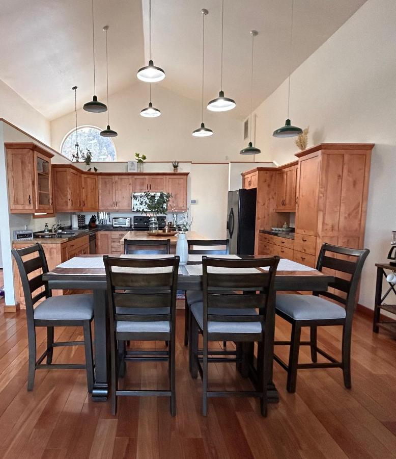 Twin Pines Cabin In Wilderness Ranch On Hwy 21, Amazing Views, 20 Ft Ceilings, Fully Fenced Yard, Pet Friendly, , Go Paddle Boarding At Lucky Peak, Or Snowshoeing In Idaho City And Take In The Hot Springs, Sleeps 10! 博伊西 外观 照片