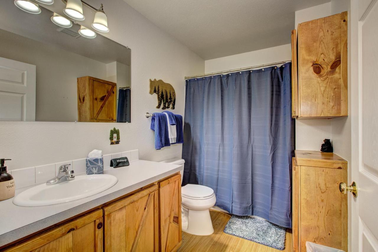 Twin Pines Cabin In Wilderness Ranch On Hwy 21, Amazing Views, 20 Ft Ceilings, Fully Fenced Yard, Pet Friendly, , Go Paddle Boarding At Lucky Peak, Or Snowshoeing In Idaho City And Take In The Hot Springs, Sleeps 10! 博伊西 外观 照片