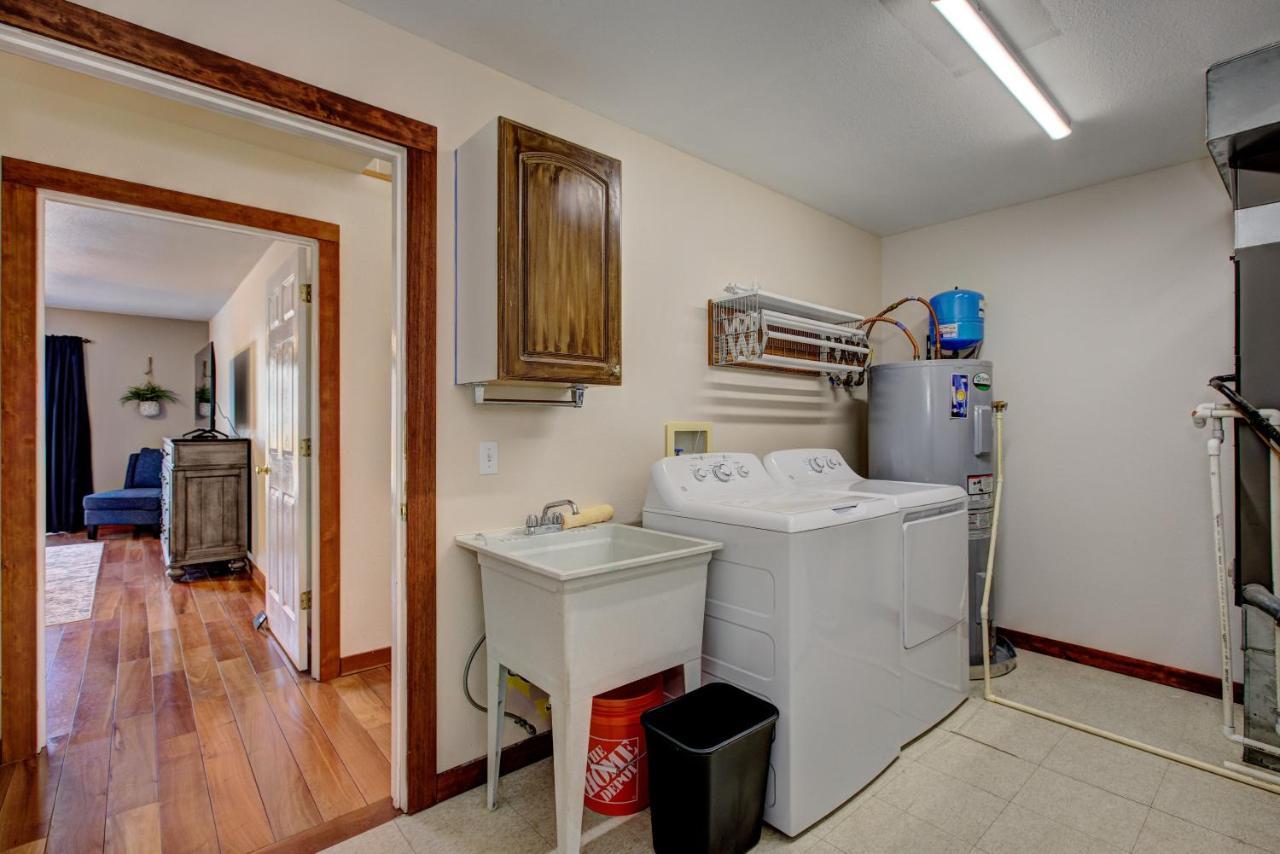 Twin Pines Cabin In Wilderness Ranch On Hwy 21, Amazing Views, 20 Ft Ceilings, Fully Fenced Yard, Pet Friendly, , Go Paddle Boarding At Lucky Peak, Or Snowshoeing In Idaho City And Take In The Hot Springs, Sleeps 10! 博伊西 外观 照片