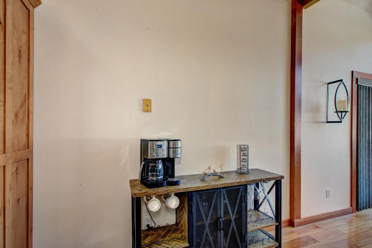 Twin Pines Cabin In Wilderness Ranch On Hwy 21, Amazing Views, 20 Ft Ceilings, Fully Fenced Yard, Pet Friendly, , Go Paddle Boarding At Lucky Peak, Or Snowshoeing In Idaho City And Take In The Hot Springs, Sleeps 10! 博伊西 外观 照片