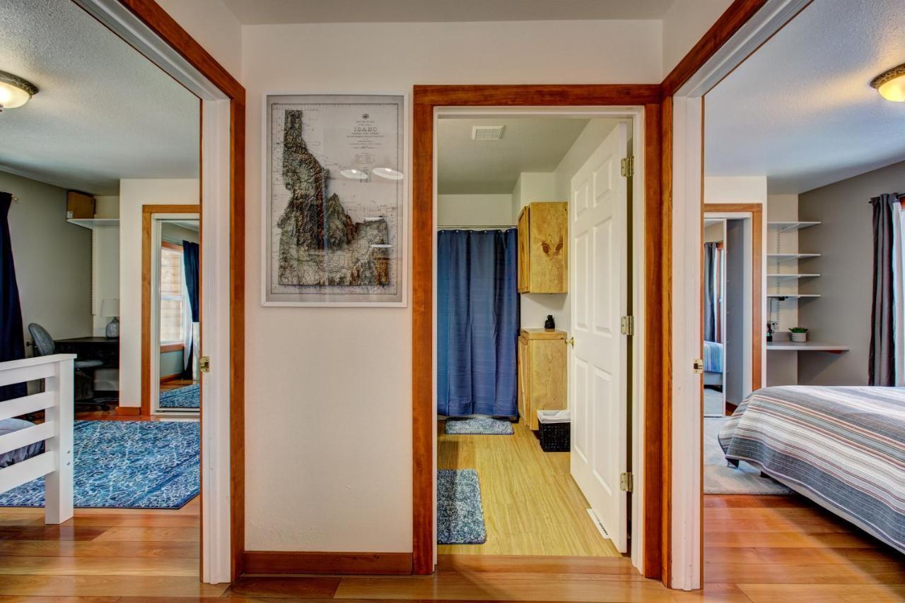 Twin Pines Cabin In Wilderness Ranch On Hwy 21, Amazing Views, 20 Ft Ceilings, Fully Fenced Yard, Pet Friendly, , Go Paddle Boarding At Lucky Peak, Or Snowshoeing In Idaho City And Take In The Hot Springs, Sleeps 10! 博伊西 外观 照片