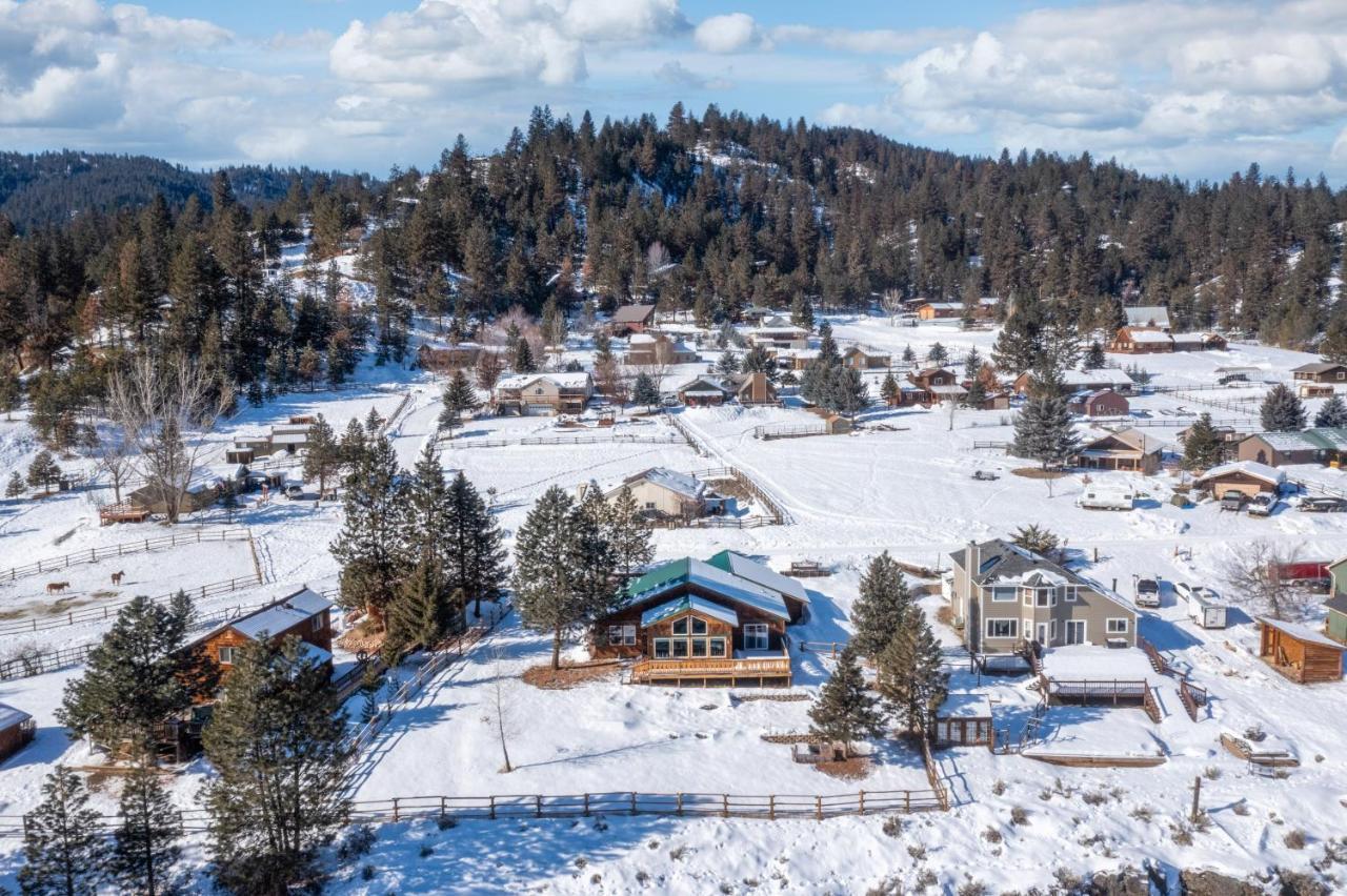 Twin Pines Cabin In Wilderness Ranch On Hwy 21, Amazing Views, 20 Ft Ceilings, Fully Fenced Yard, Pet Friendly, , Go Paddle Boarding At Lucky Peak, Or Snowshoeing In Idaho City And Take In The Hot Springs, Sleeps 10! 博伊西 外观 照片