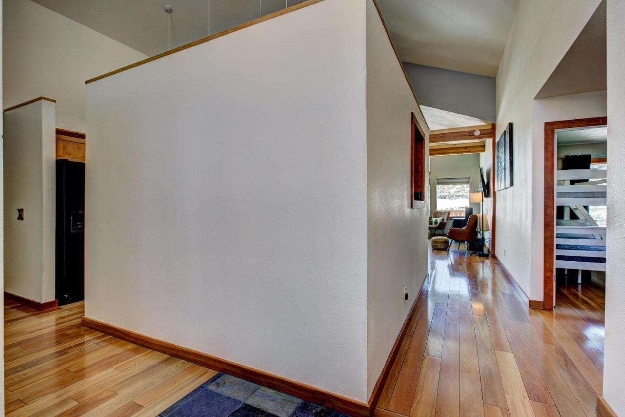 Twin Pines Cabin In Wilderness Ranch On Hwy 21, Amazing Views, 20 Ft Ceilings, Fully Fenced Yard, Pet Friendly, , Go Paddle Boarding At Lucky Peak, Or Snowshoeing In Idaho City And Take In The Hot Springs, Sleeps 10! 博伊西 外观 照片