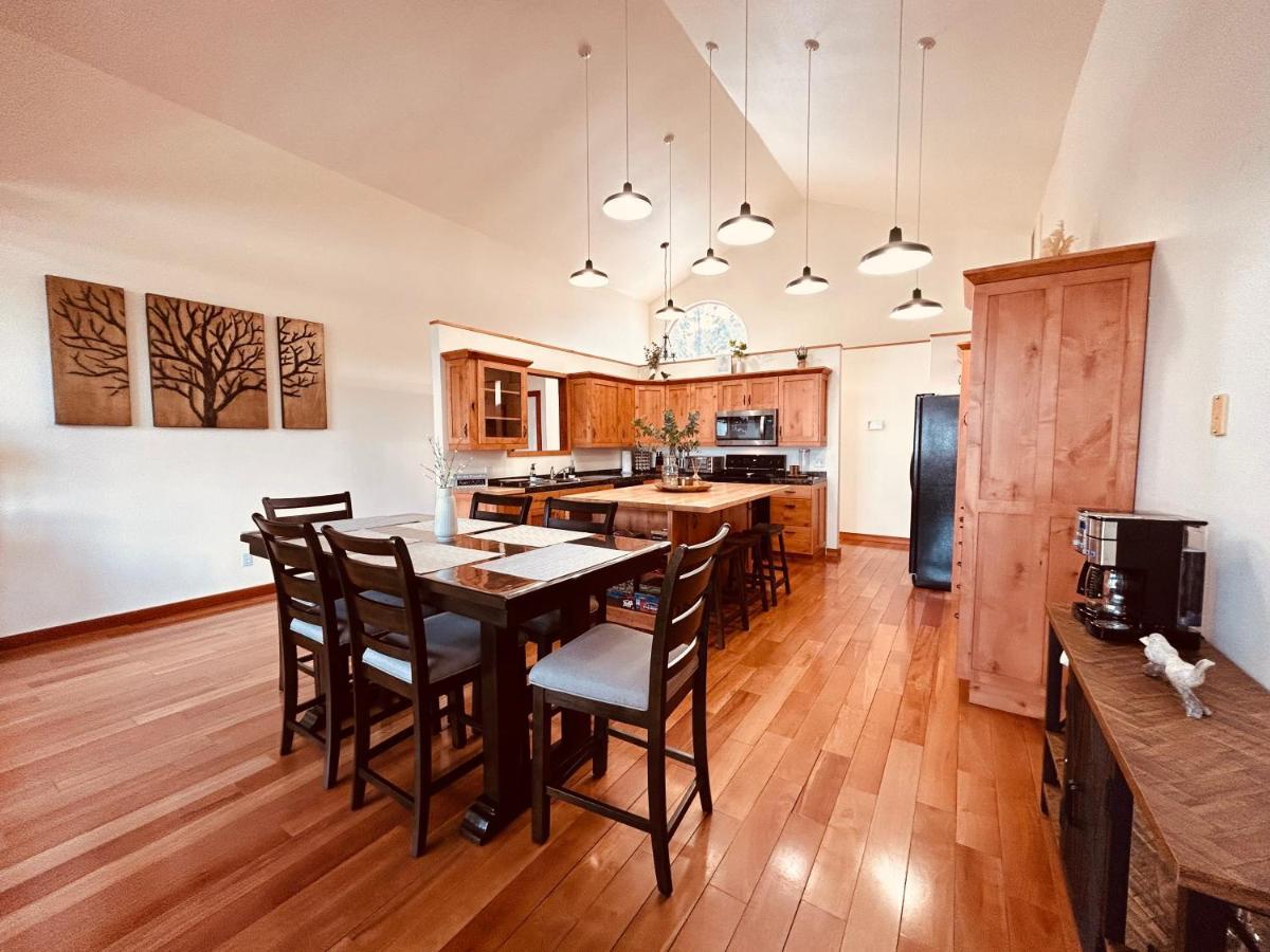 Twin Pines Cabin In Wilderness Ranch On Hwy 21, Amazing Views, 20 Ft Ceilings, Fully Fenced Yard, Pet Friendly, , Go Paddle Boarding At Lucky Peak, Or Snowshoeing In Idaho City And Take In The Hot Springs, Sleeps 10! 博伊西 外观 照片